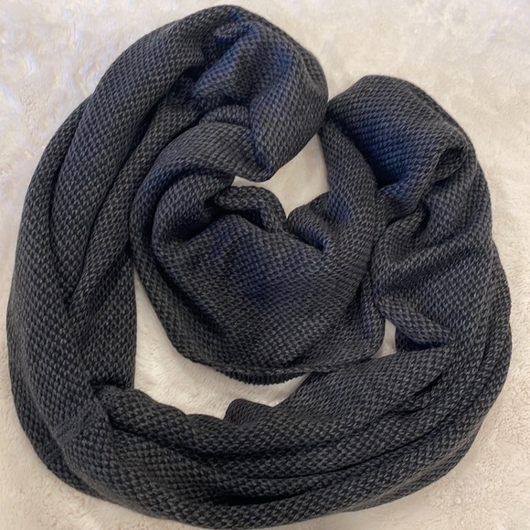 Lorna Jane Large Knit Infinity Scarf - Picture 1 of 12
